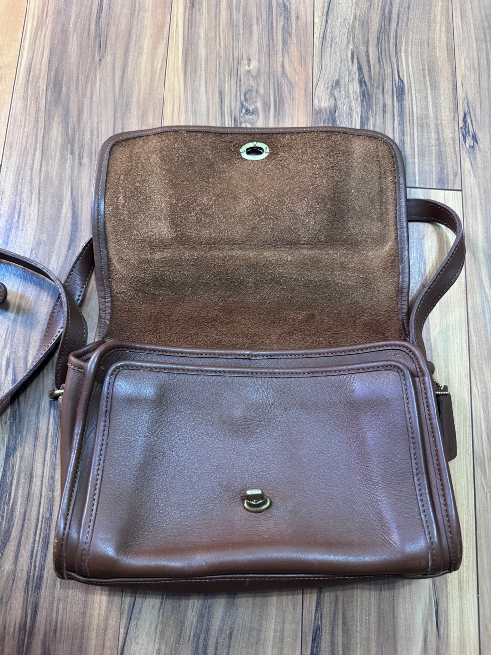 Vintage Coach Ridgefield Flap Crossbody Bag Style 9812 - Picture 4 of 16